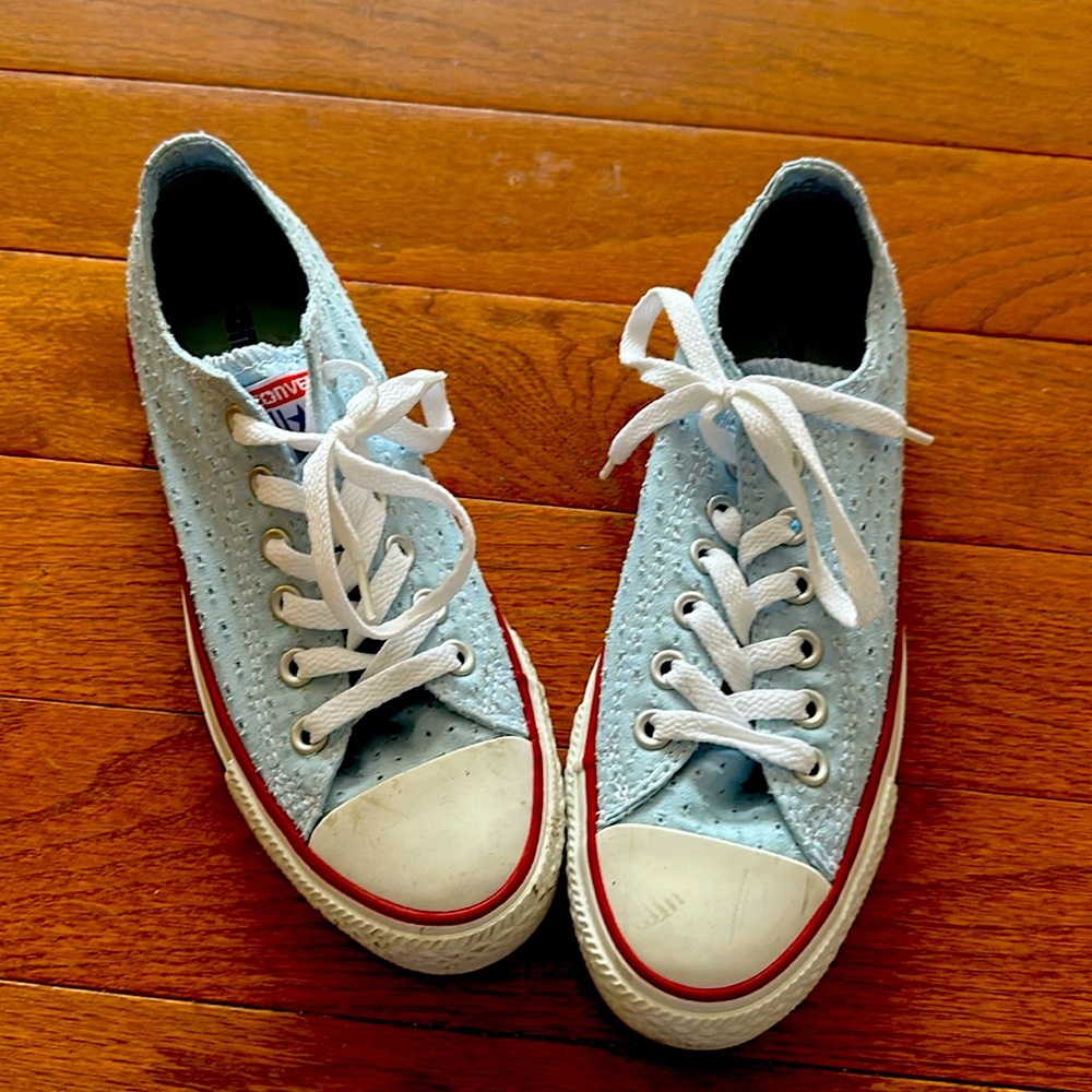 Converse Size 7 547294F Like New